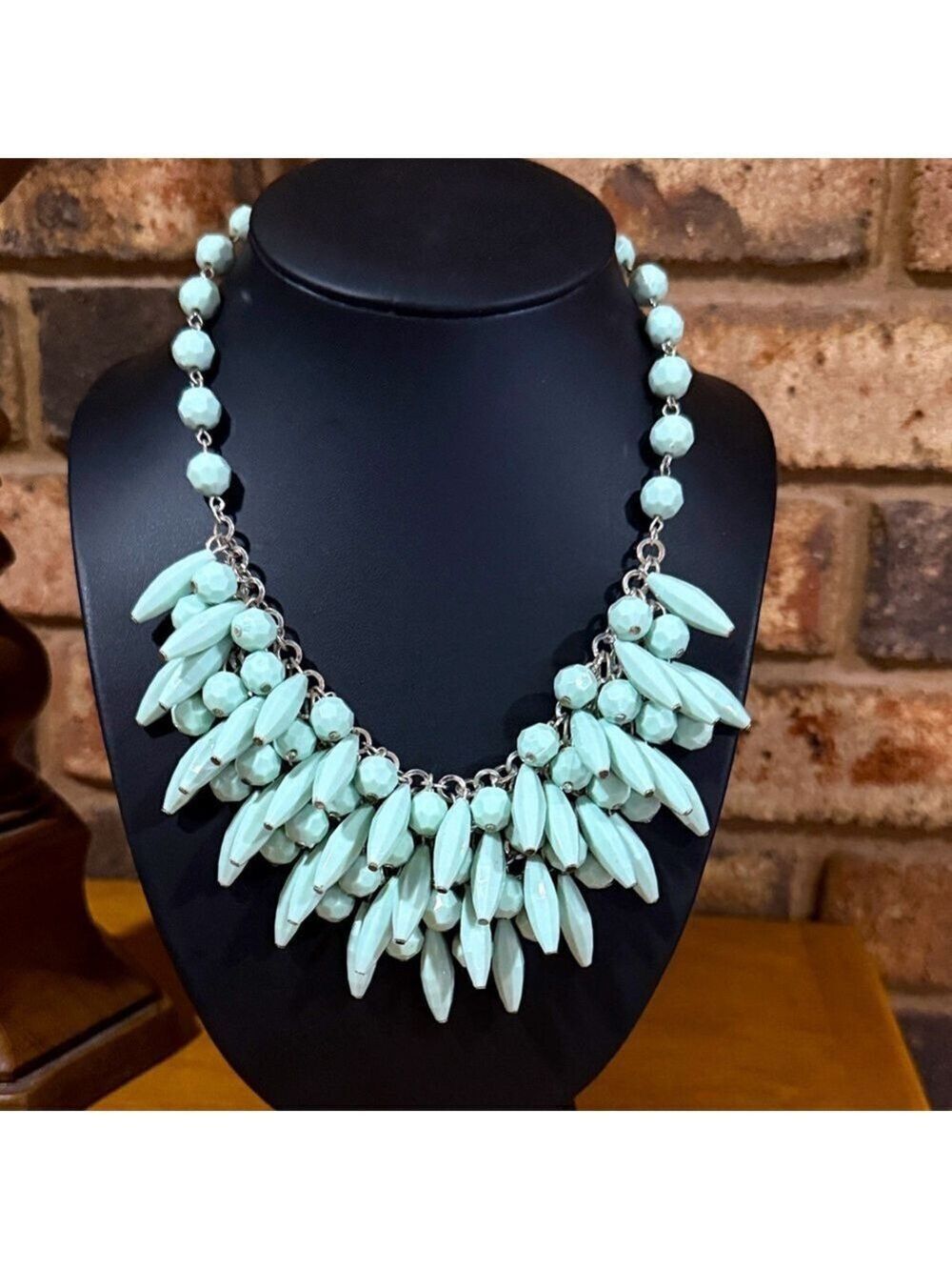 Avon Mark Collected Treasures Sea Foam Green Necklace